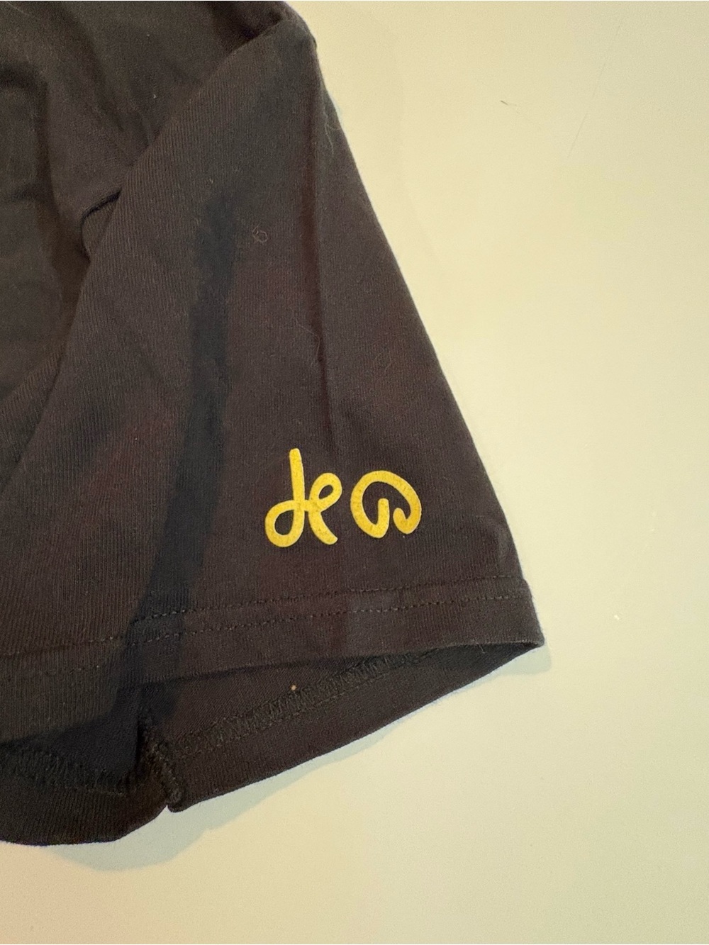 Nike Black Short Sleeve Tee with Yellow 'JAUNE Tête de Course' Graphic | Size L - Picture 5 of 9